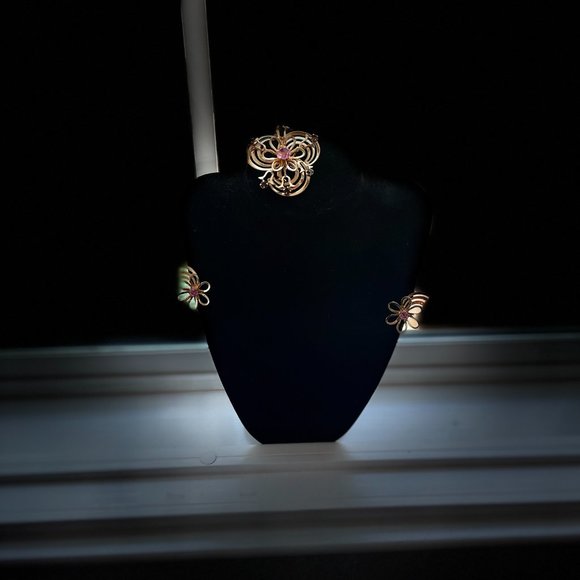 Vintage pink and purple flower swirl gold three layer brooch and earrings - Picture 3 of 10